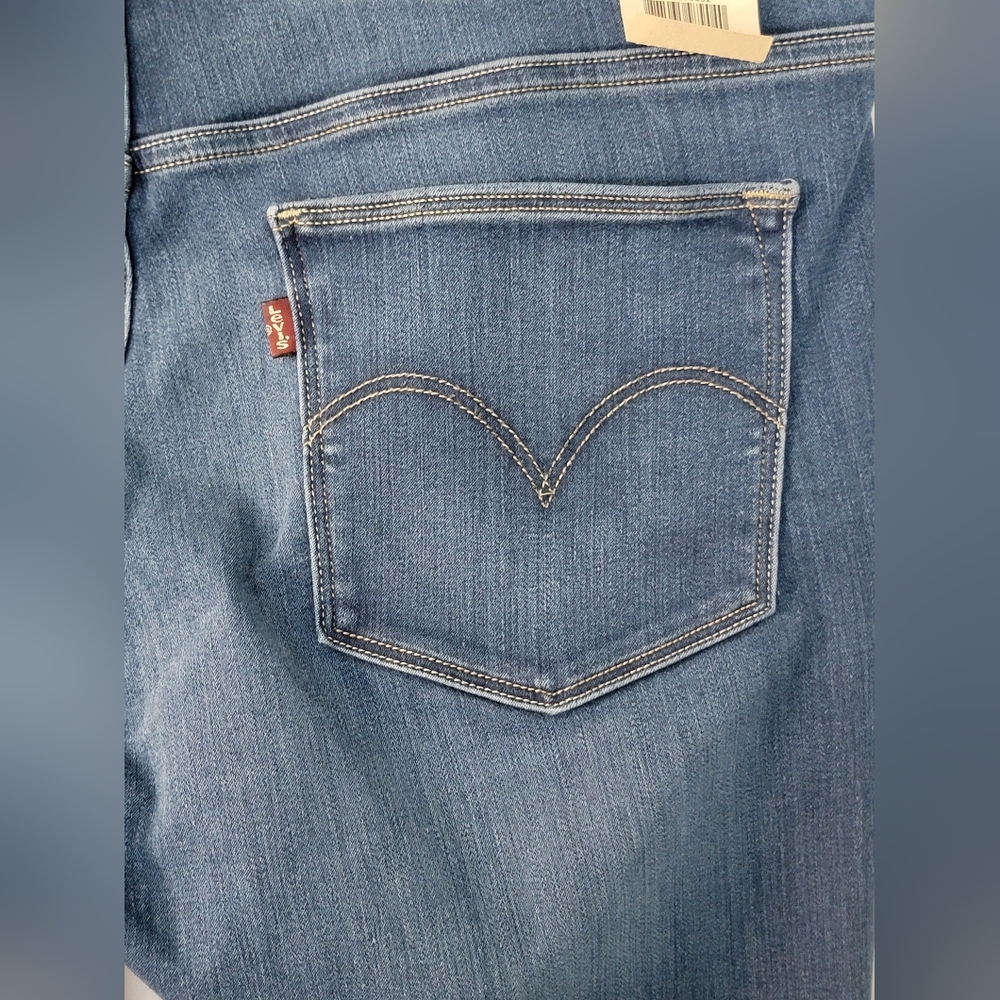 NWT Levi's Perfectly Slimming Straight Leg Pull On Jeans Size 14M/32 - Picture 7 of 11